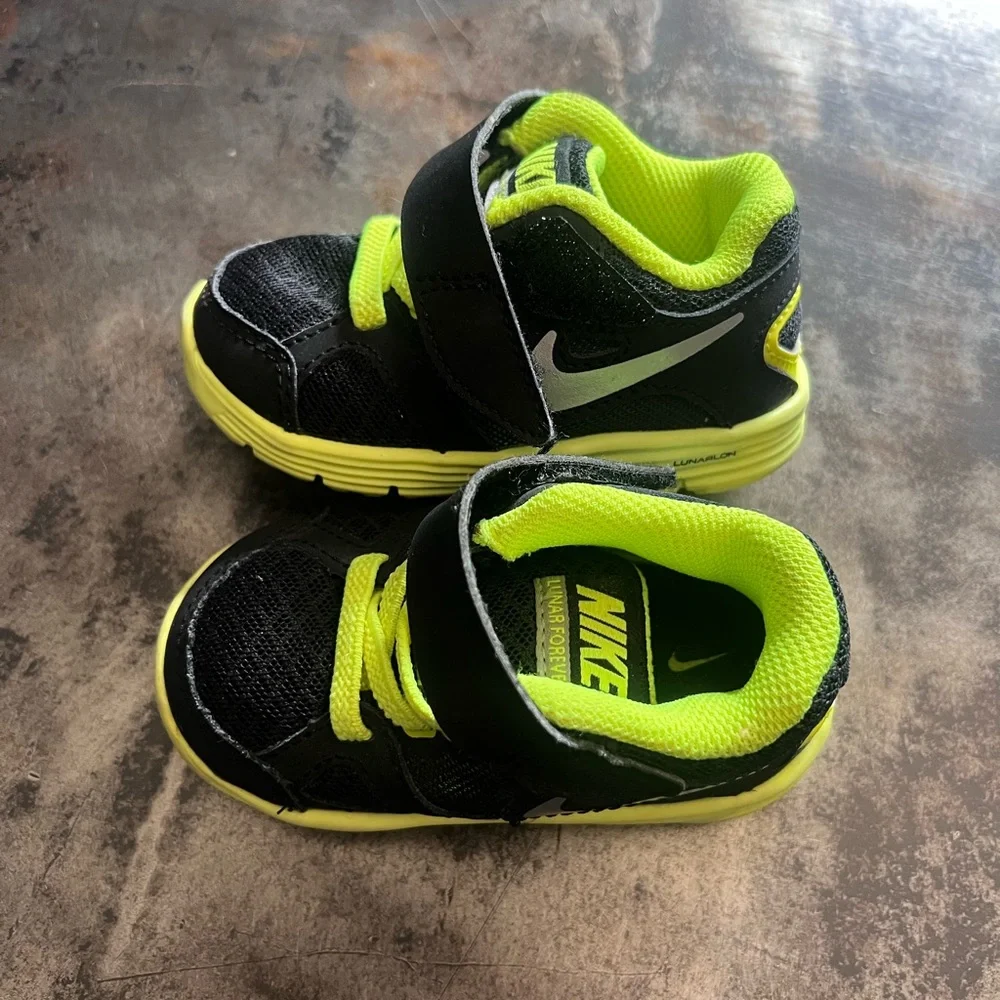 2 Pairs Puma and Nike Sneakers 3.5 and 4